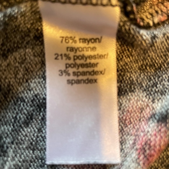 5 for $12. Lightweight long sleeve floral top, fits like a large - Picture 6 of 6